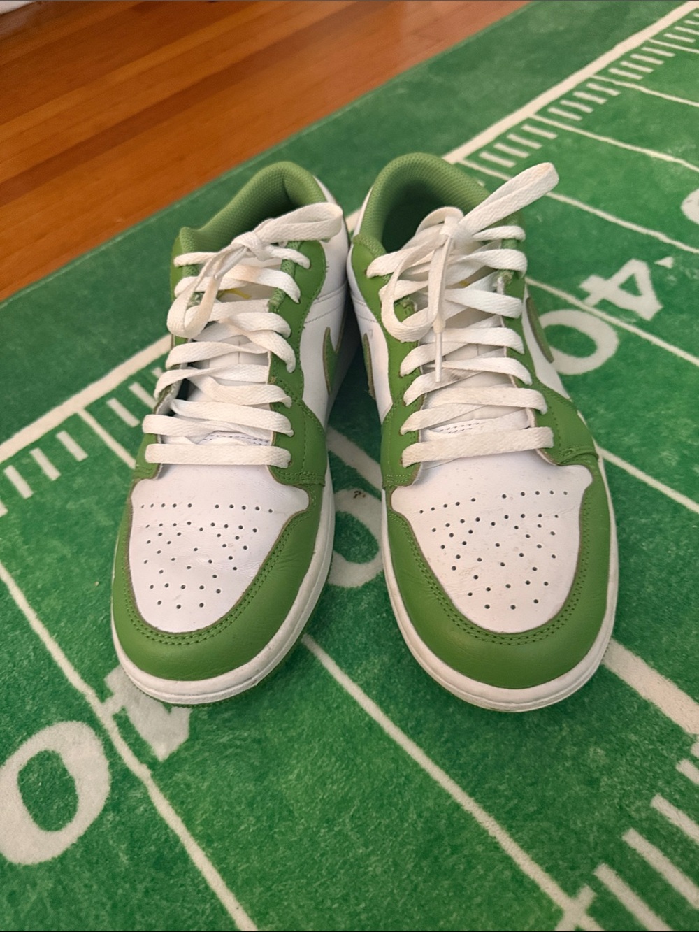 Nike Dunks White and Green Low-Top Sneakers